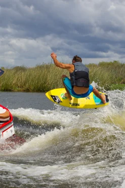 O’Neill Wake-Waterski Vests<ASSAULT USCG VEST