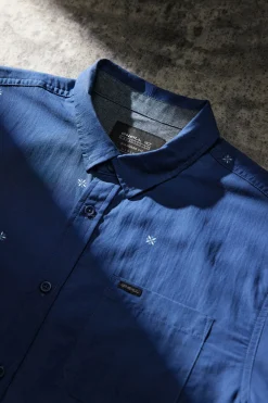 O’Neill Shirts & Flannels<EAST CLIFF HIDEAWAY STANDARD FIT SHIRT