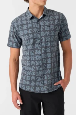 O’Neill Shirts & Flannels<TRVLR UPF TRAVERSE STANDARD FIT SHIRT